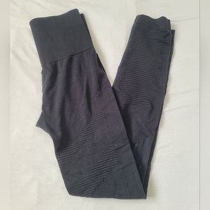 PINK VICTORIA'S SECRET ULTIMATE BLACK XS LEGGINGS DESIGN
